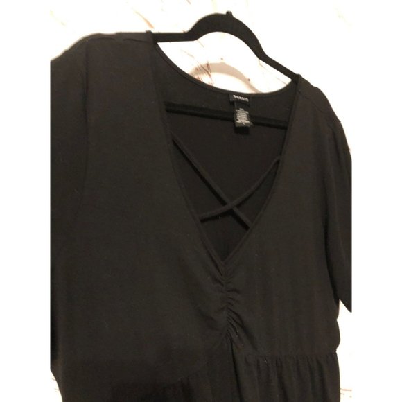 Torrid 3 solid black criss cross top - Picture 2 of 4